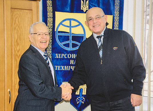 Helmut Schreiner mit dem Direktor der Technischen Universität in Kherson